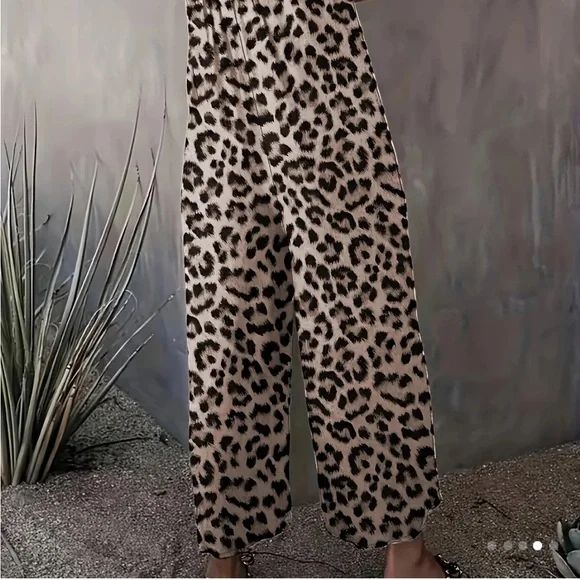 Leopard Print Jumpsuit - Picture 2 of 3